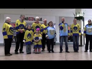 Ukrainians & supporters in North Bay sing